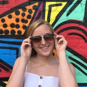 Meet your Posher, Lauren